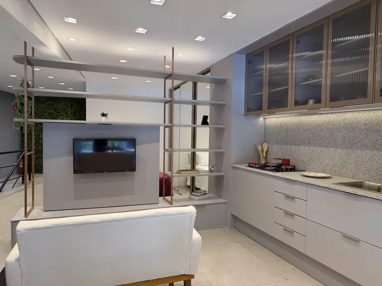 Sala e cozinha planejadas integradas, com marcenaria sob medida